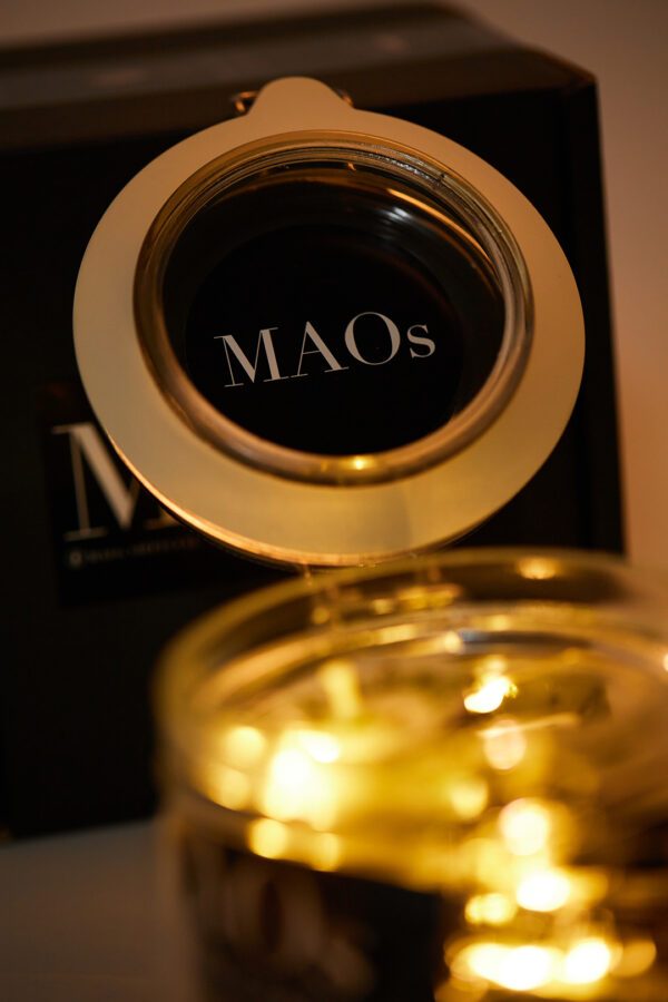 เทียนหอมกลิ่นกัญชาจาก MAOs