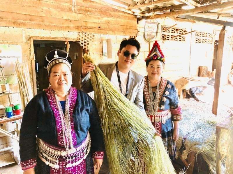 Beer holds up hemp with hmong women